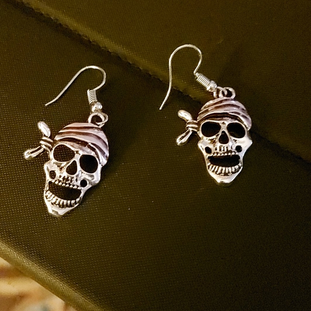 Skull earrings